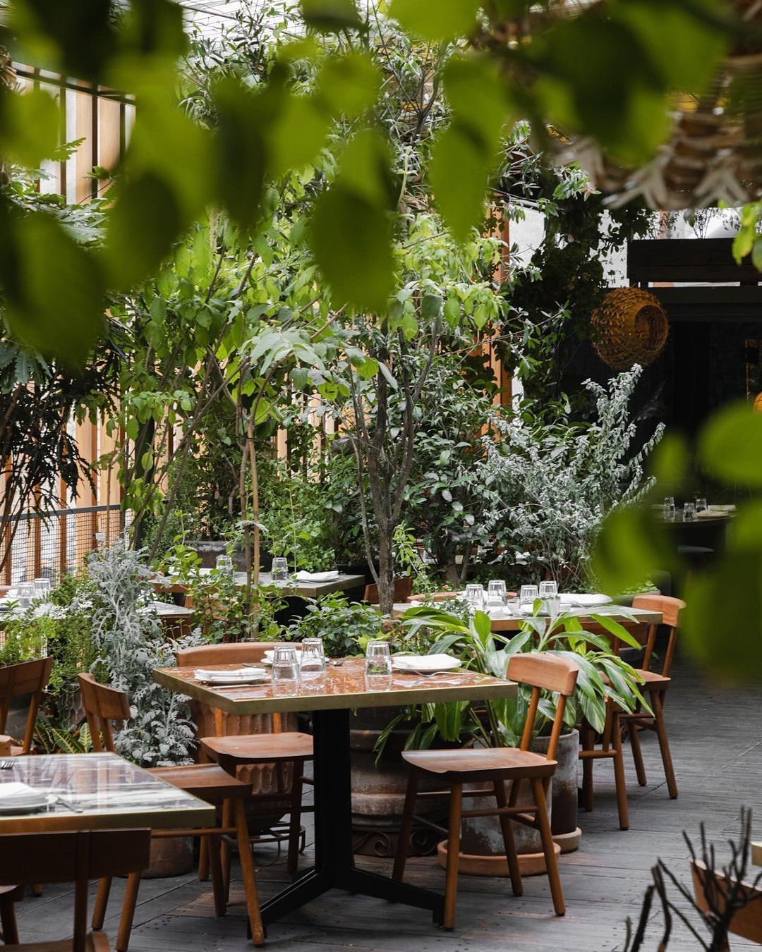 خرید باغ رستوران در تهران با چک بدون بهره